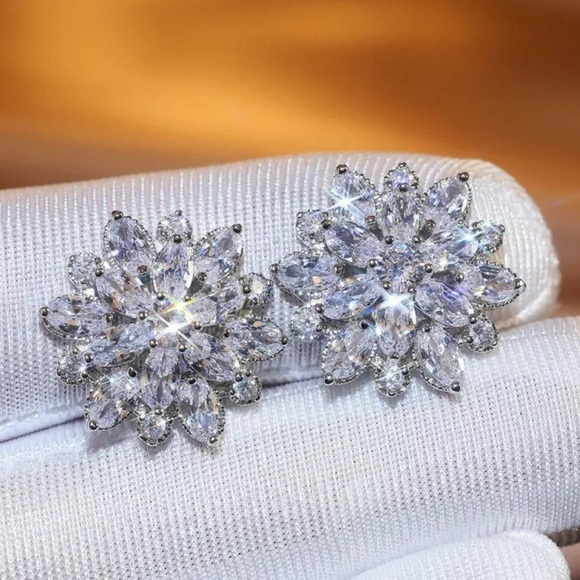 New 2020 Gorgeous Flower Studs Women 925 silver - Picture 8 of 9